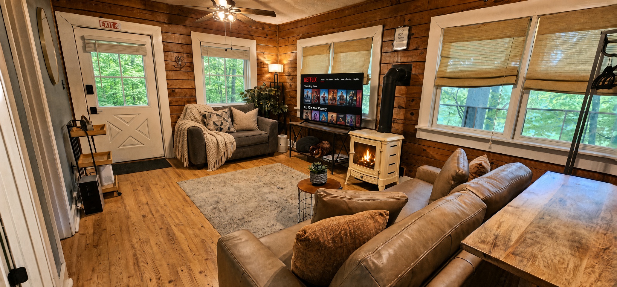 Fall foliage cabin: hot tub + EV charger + 500Mbps