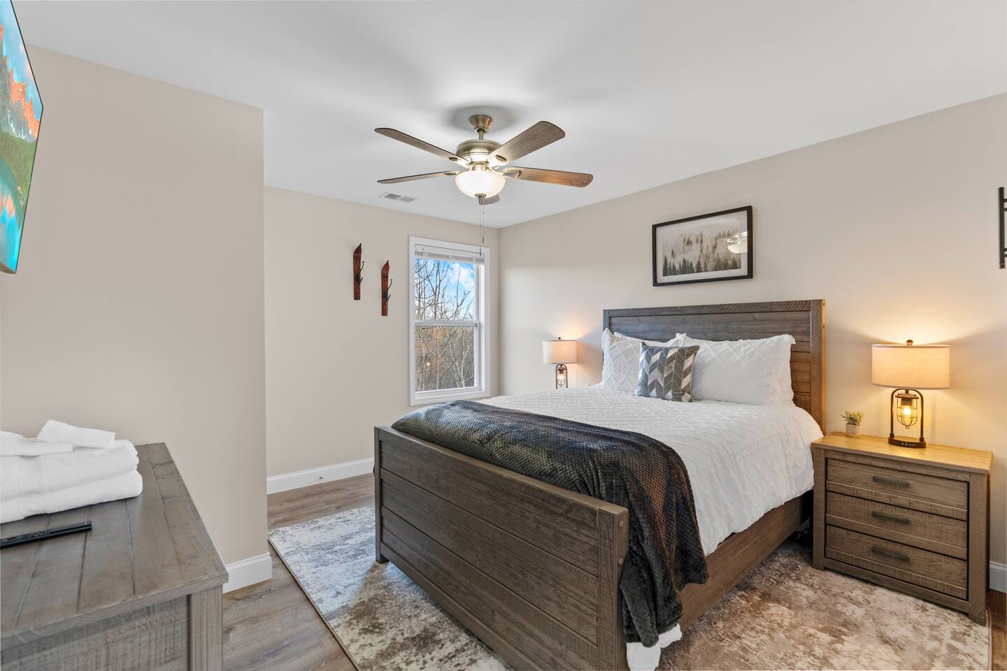 2nd floor queen bedroom.