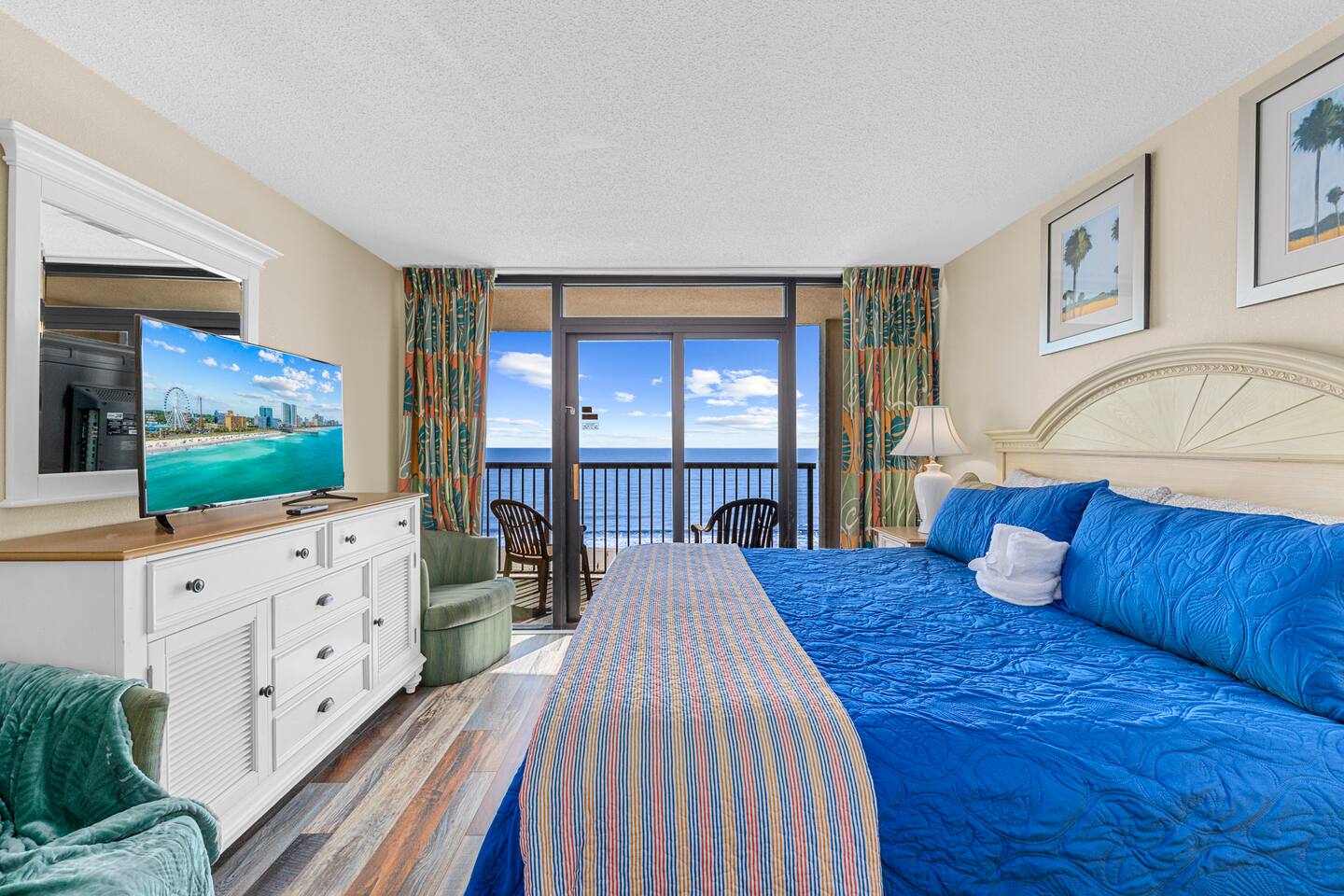 3bdrm, 2 bath OCEAN FRONT views! Popular Resort with lots of amenities! 9th floor, easy access to elevators