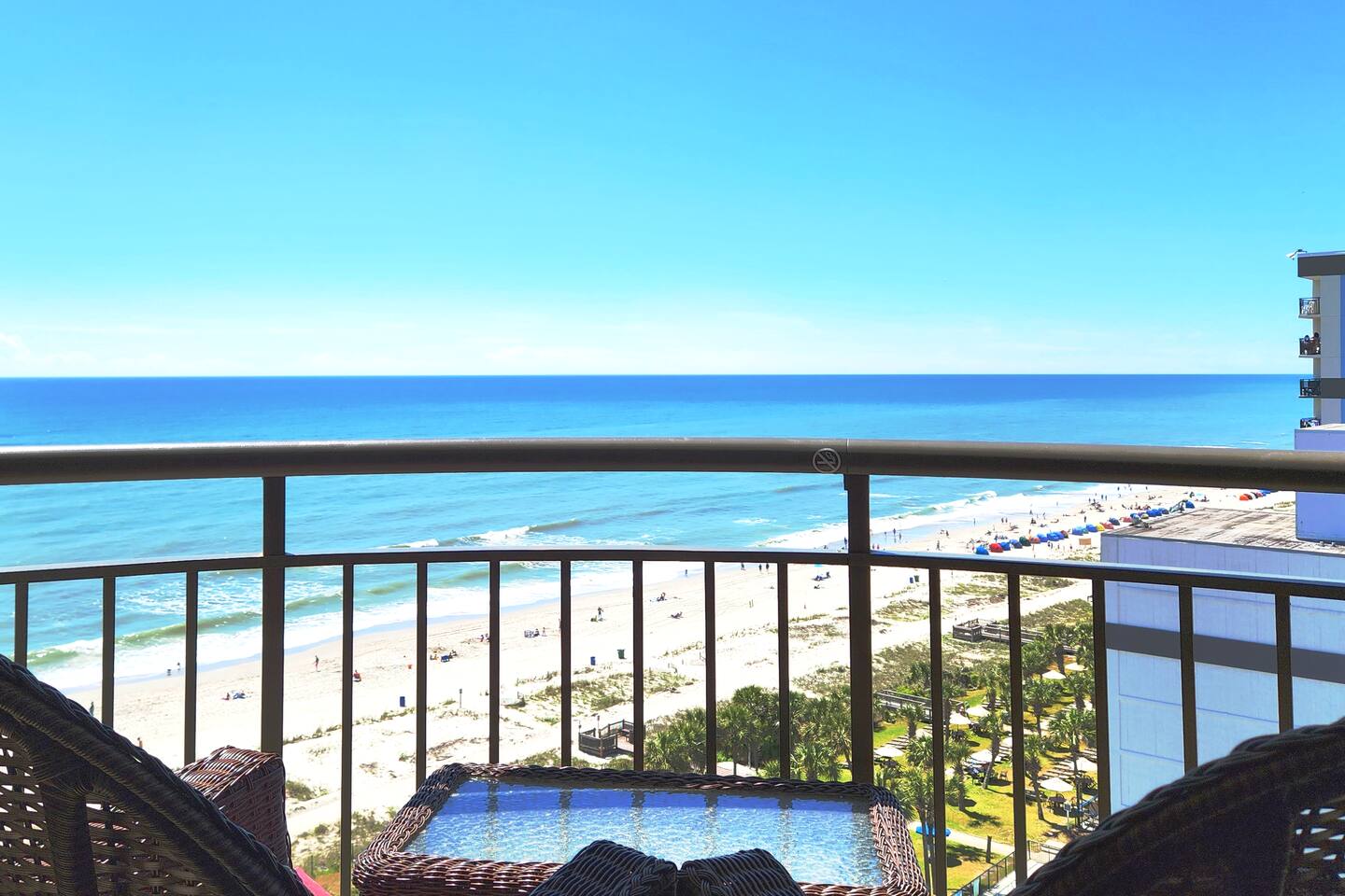 KING adjustable bed! sleeps 4! Great ocean view!