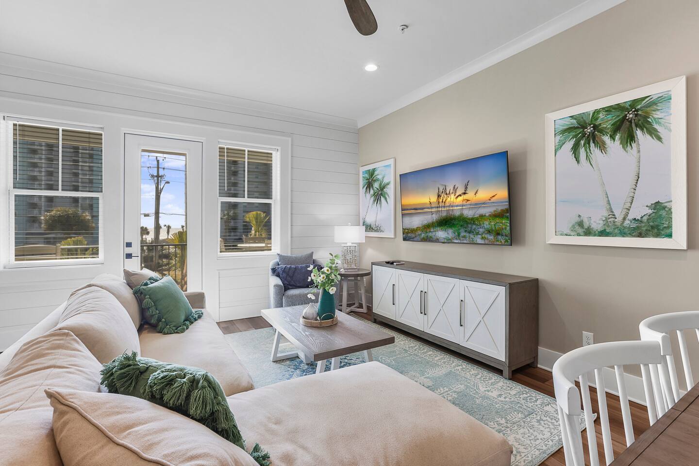 Gulf Views, 30 secs to Beach, 2 King Masters, Pool