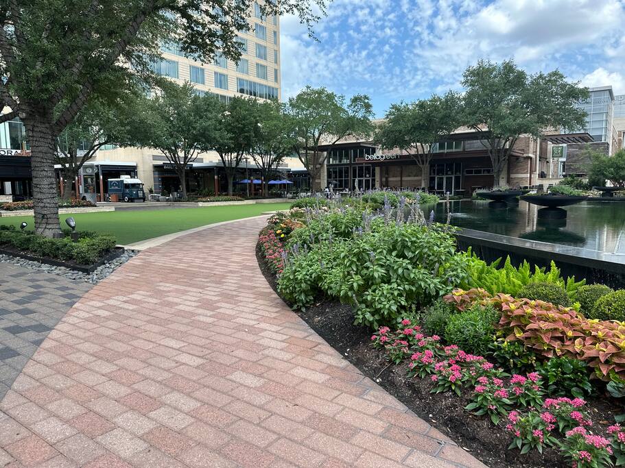 Modern, Upscale Apartment!