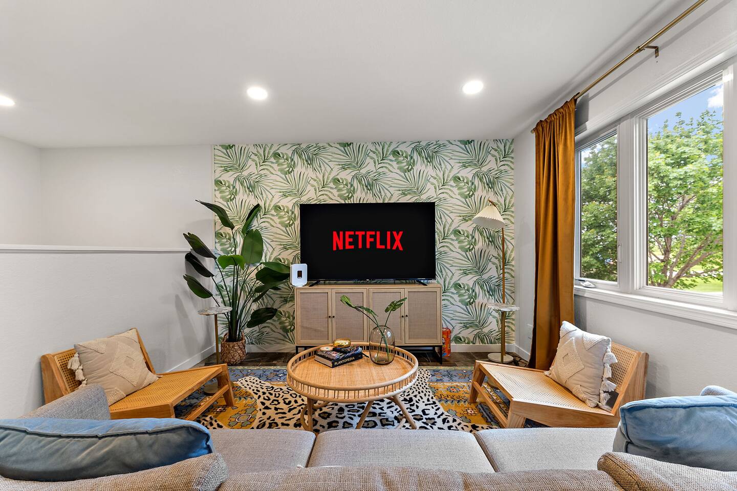 Family-Friendly | Backyard, Games, Netflix & Lakes