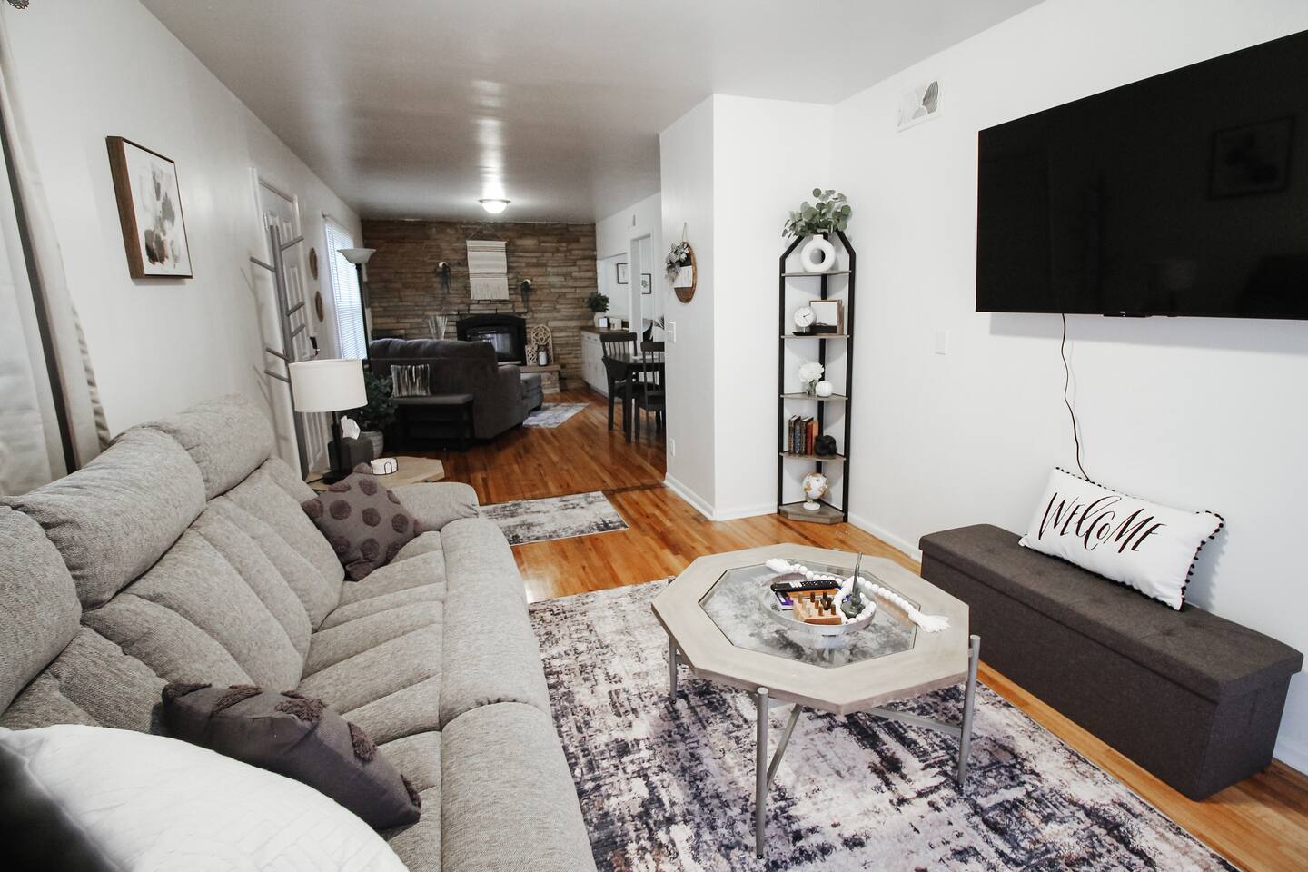 Fenced Lot W Home Gym plus Washer and Dryer - Holiday Home