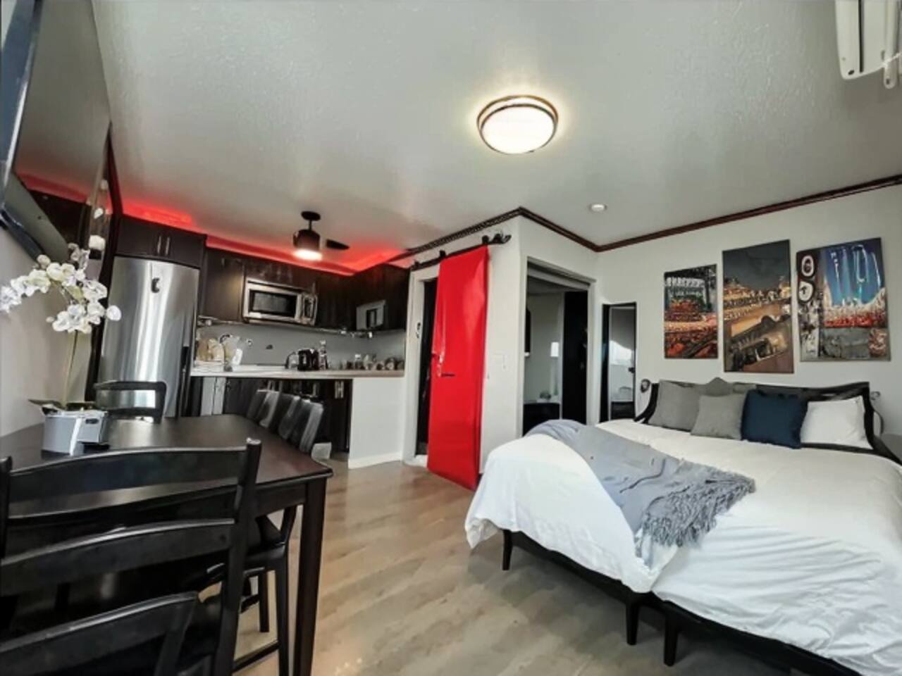 Fresh Condo: Only Steps to Fremont Street Downtown