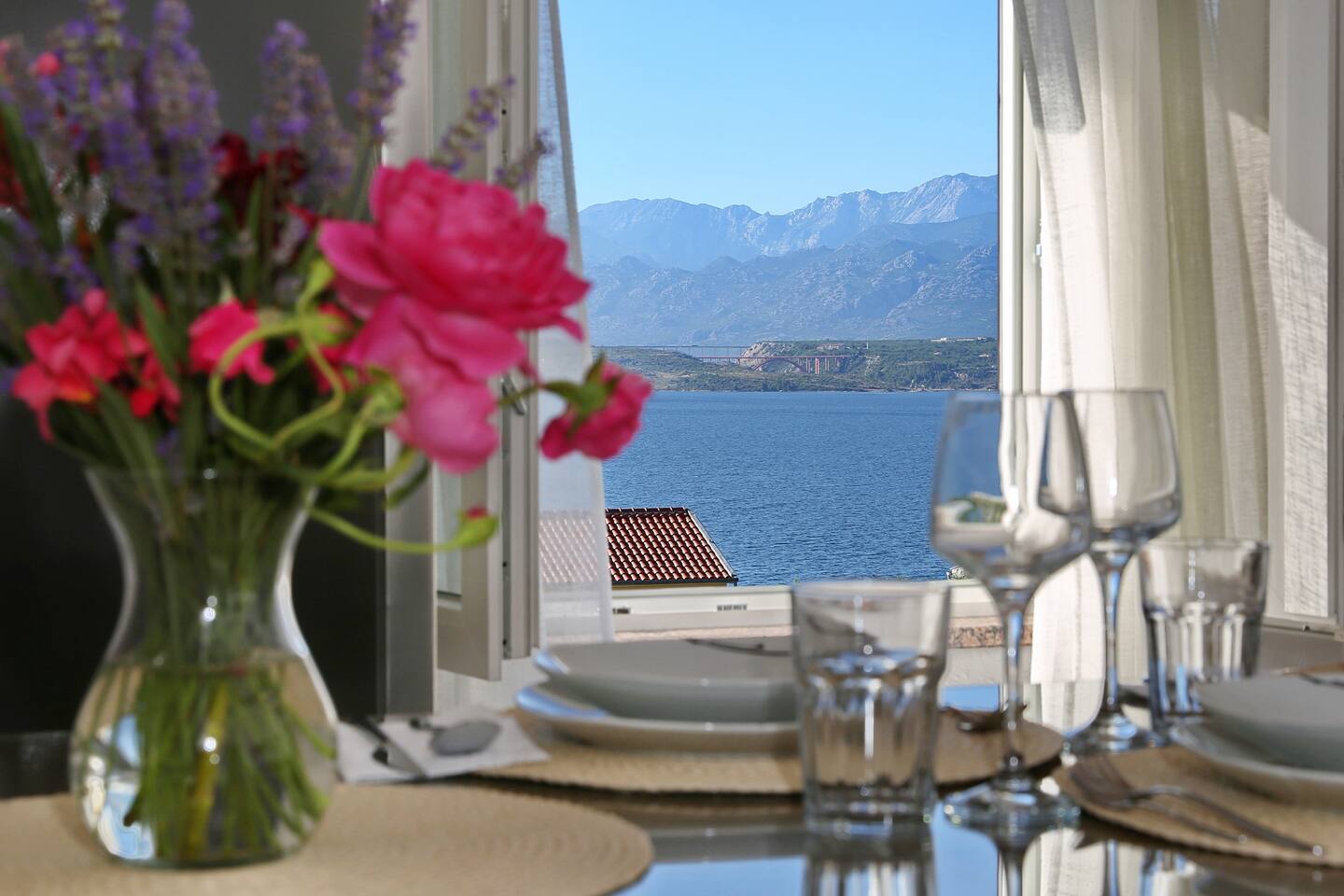 Sea & Mountain View By Apartment Brane