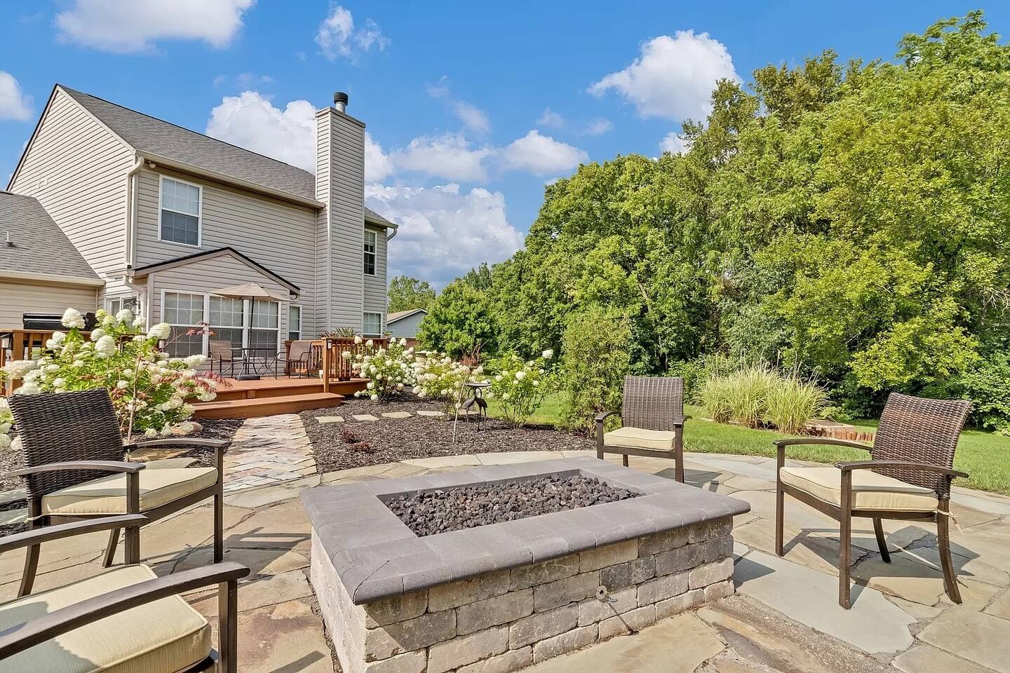 Downtown Westfield • Walk to Dining • Sleeps 12