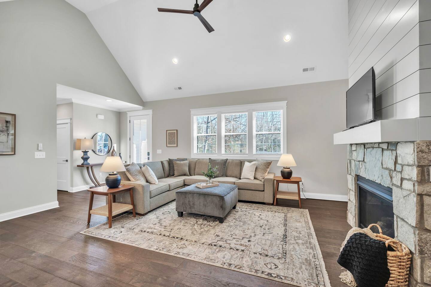 Elegant Family-Friendly Home: Monthly Stay