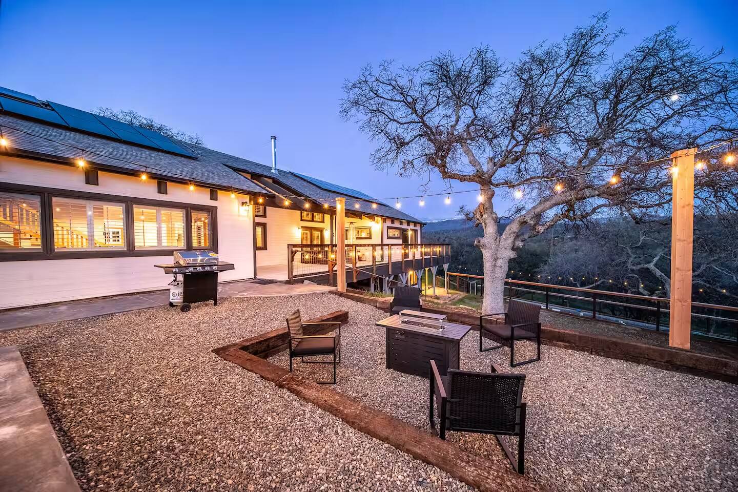 Hilltop Luxury Yosemite Retreat w/Spa, Pool, Views