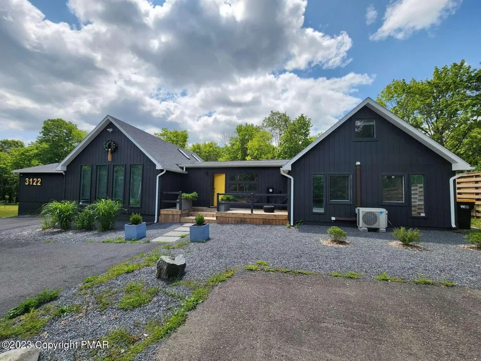 Pocono 5BR Retreat:HotTub, GameRoom near Camelback