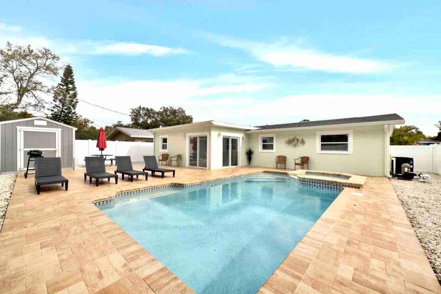 Luxury Retreat Largo / Beaches / 12PPL/ Pool Spa