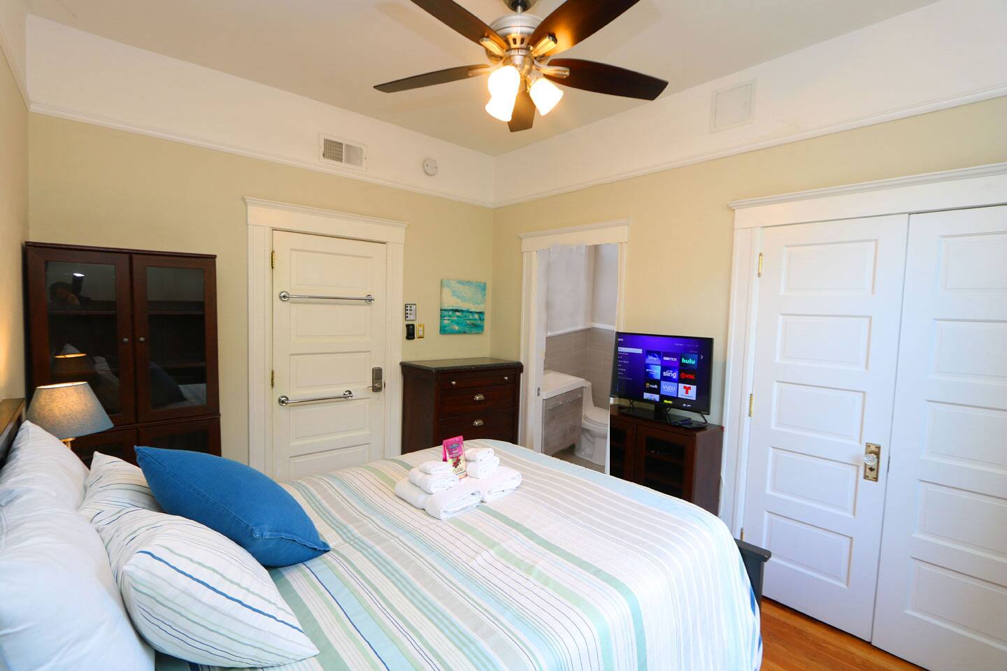 Jazzy Private Room with Private Bath