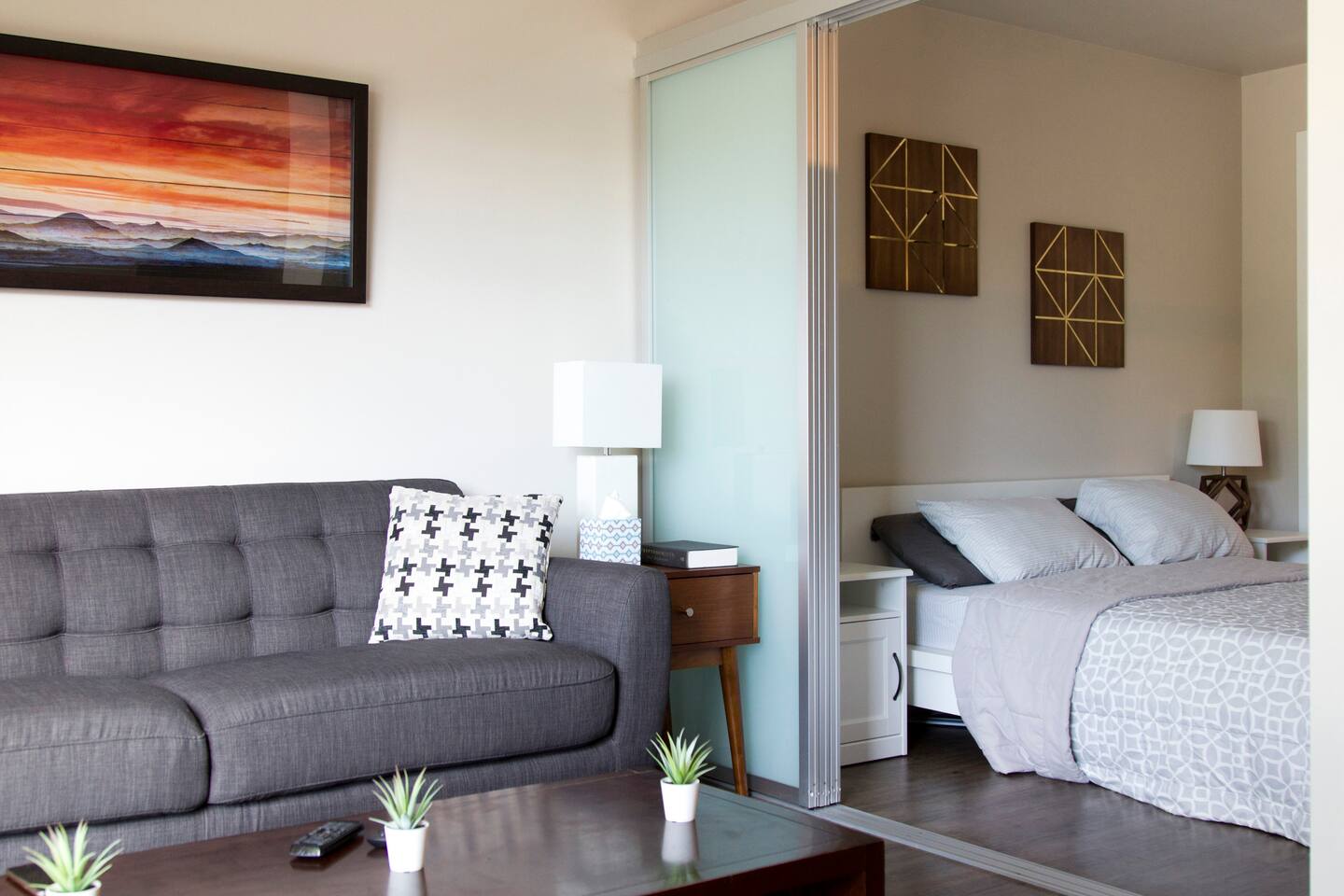 Amazing Capitol Hill Apartment with Free Parking!