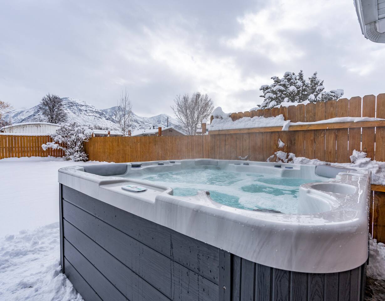 Hot Tub + Mountain Views | Near BYU & Ski Resorts