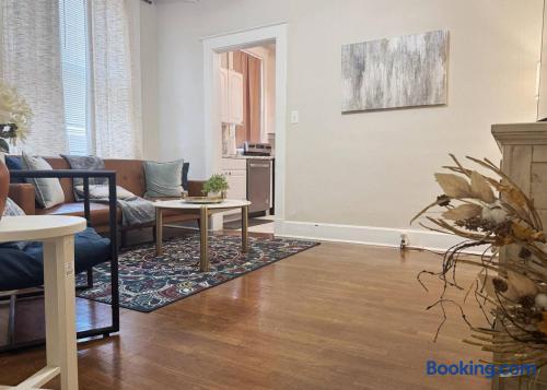 The Harrison H | QUEEN 1BD/1BA Apt near Downtown