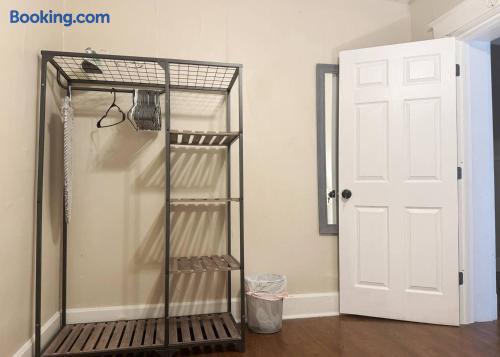 The Harrison H | QUEEN 1BD/1BA Apt near Downtown