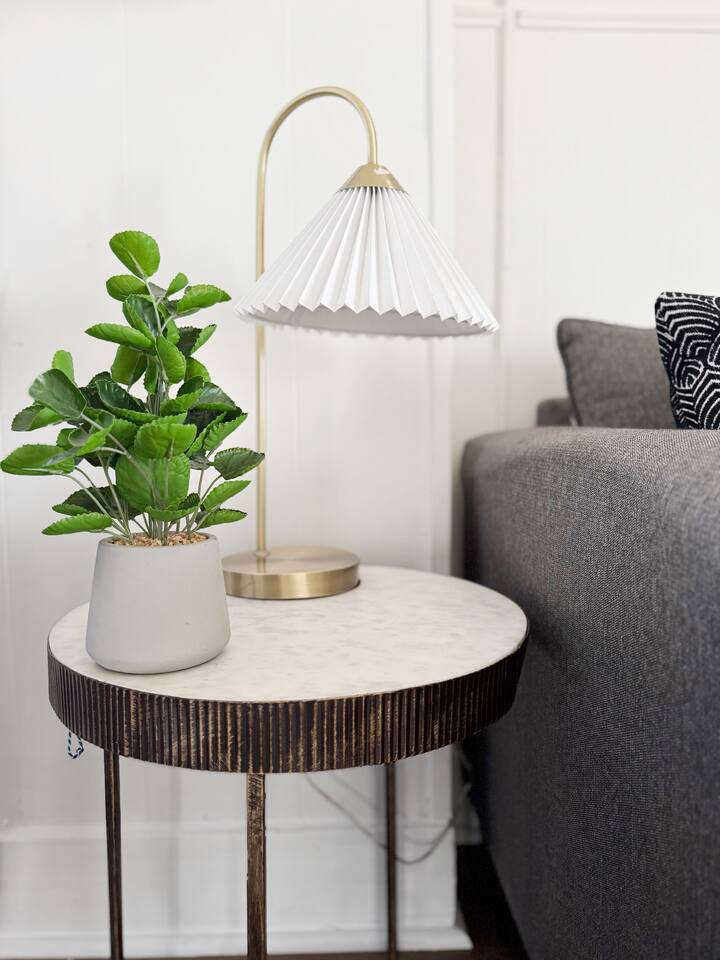 The Harrison H | QUEEN 1BD/1BA Apt near Downtown