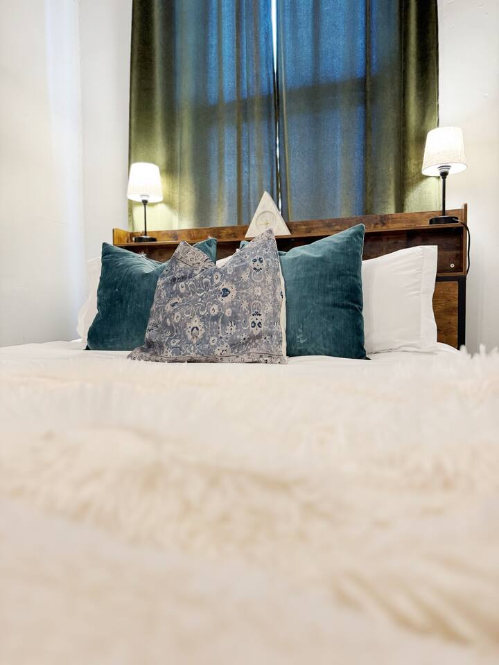 The Harrison H | QUEEN 1BD/1BA Apt near Downtown