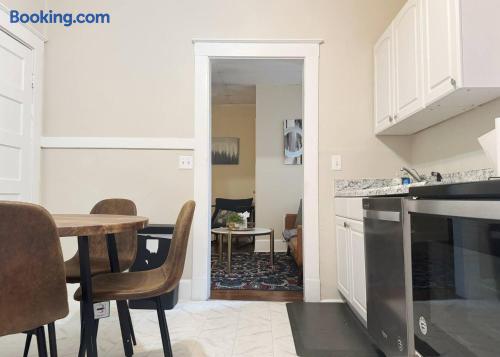 The Harrison H | QUEEN 1BD/1BA Apt near Downtown