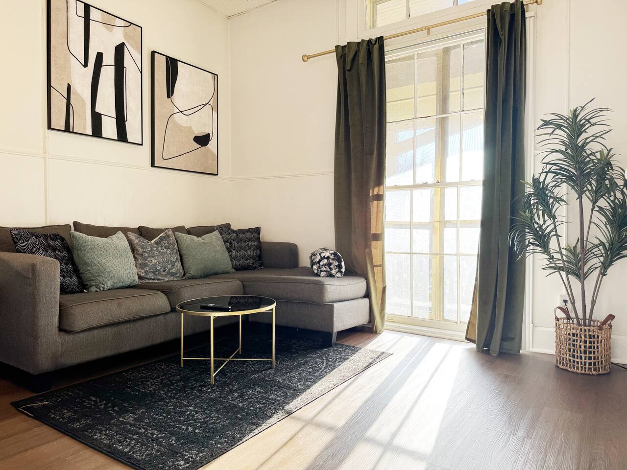 The Harrison H | QUEEN 1BD/1BA Apt near Downtown