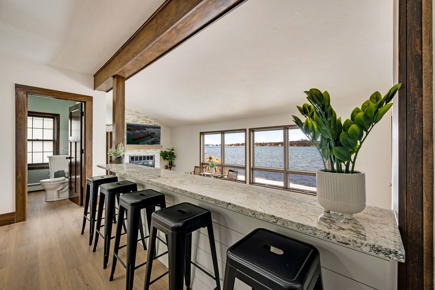 Getaway in Sturgeon Bay - Stunning waterfront views!