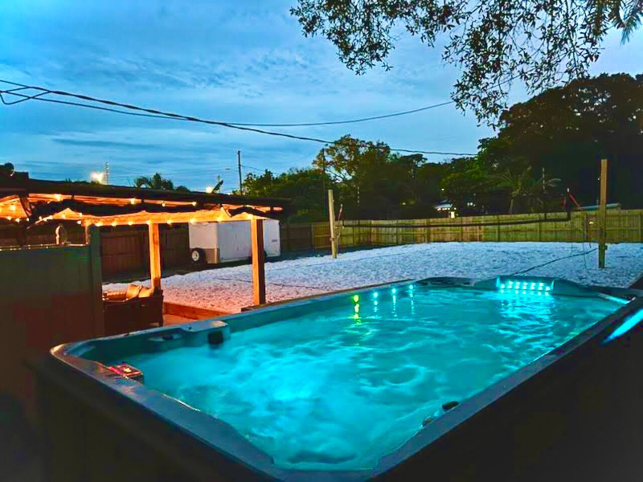 Luxurious Studio! Near Beach. SwimSpa + Volleyball