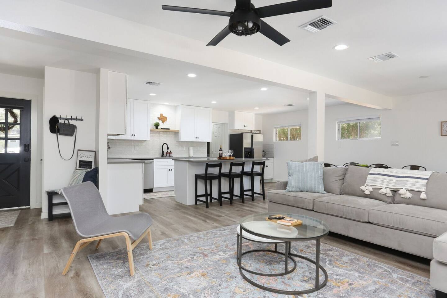 Location! Dog Friendly+2 KING Beds+Grill+Sleeps 9