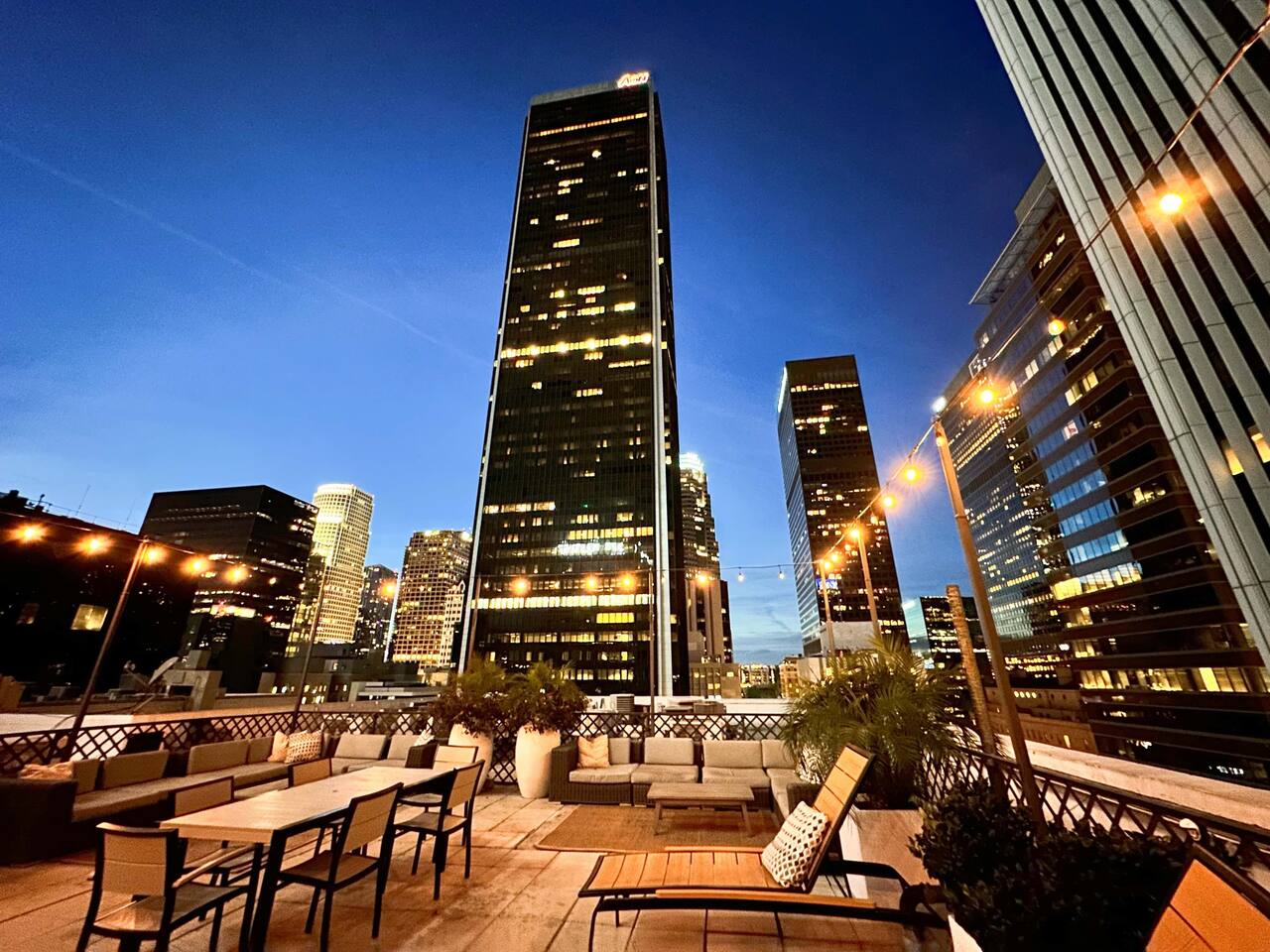 Artsy Loft in Downtown LA with Rooftop Sky Lounge