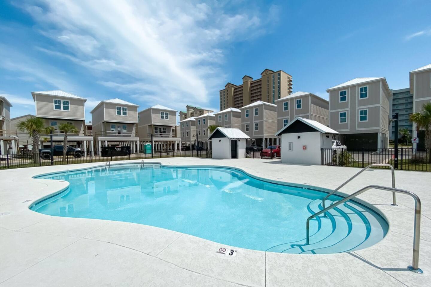 Beautiful home 100 yards to the beach!