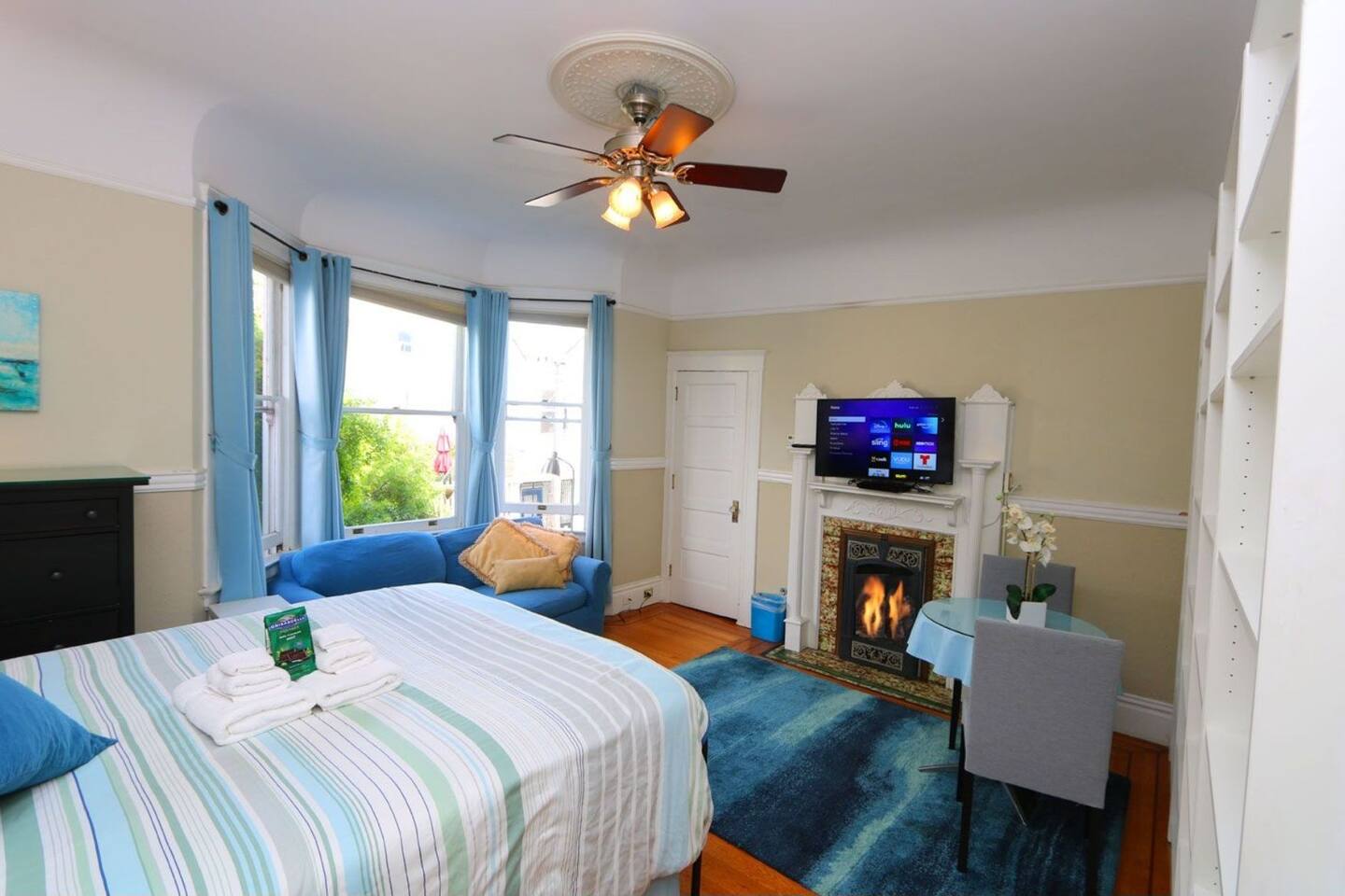 Knockout Victorian Room with Roof Deck