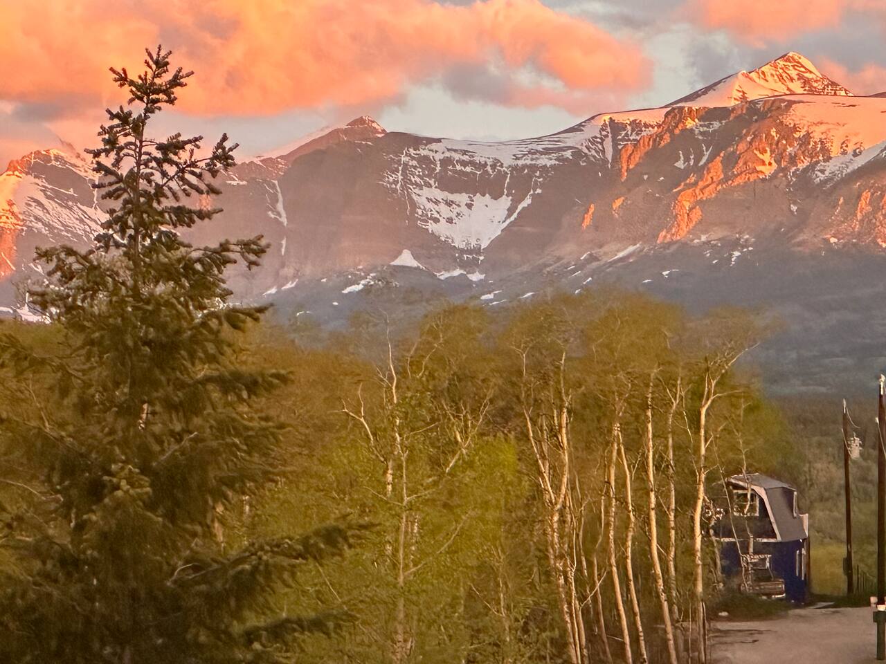 Glacier Summit - A Treehouse Villa in the Rockies