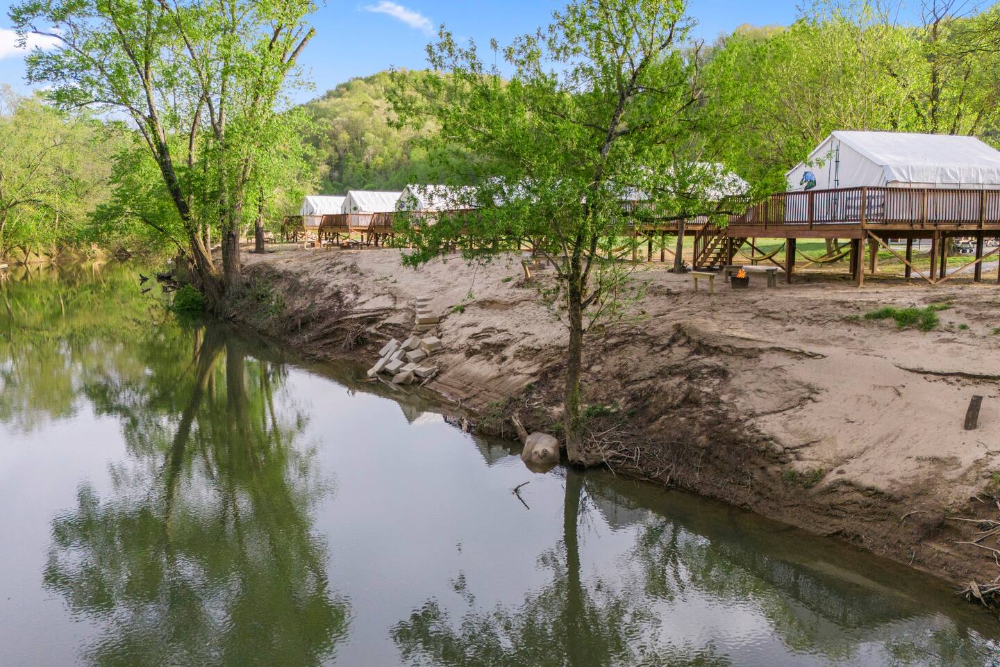 7 Furnished Glamping Tents/River Front/Sleeps 28