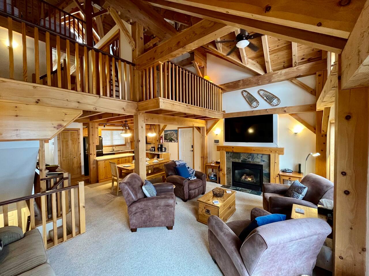 Alpine Timber Luxury Chalet w/Hot Tub