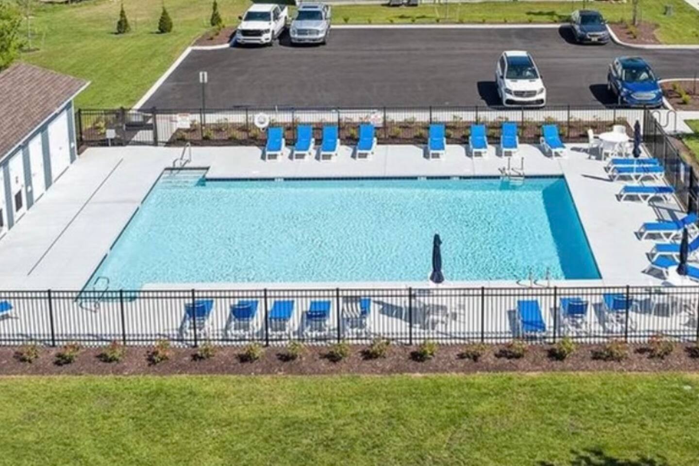 Sleeps 10 - Beach Vacation+Pool, 6 Beds/4BR/3.5BA photo 3