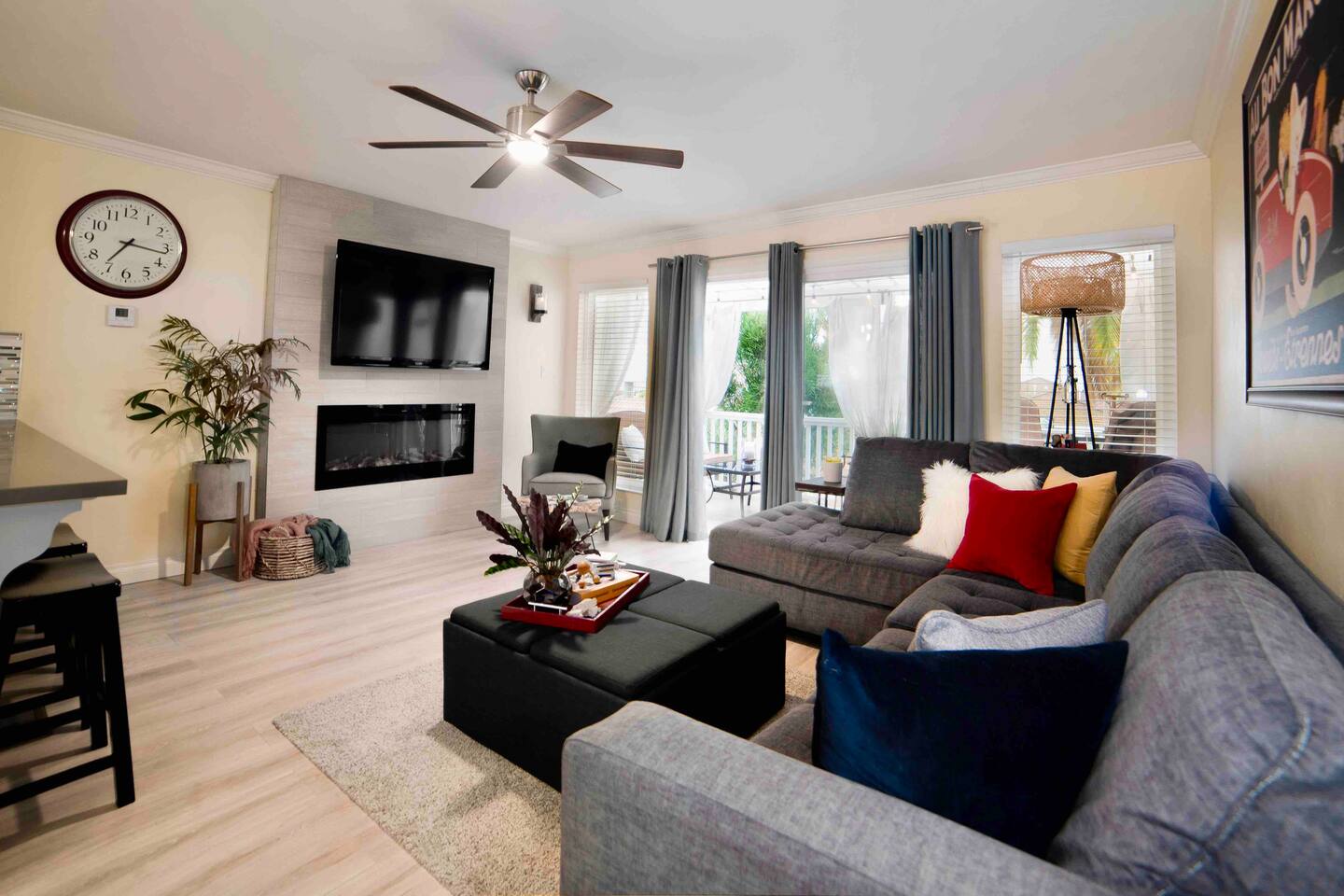 Family Home w Views, A/C, Priv Yard, FirePit, BBQ