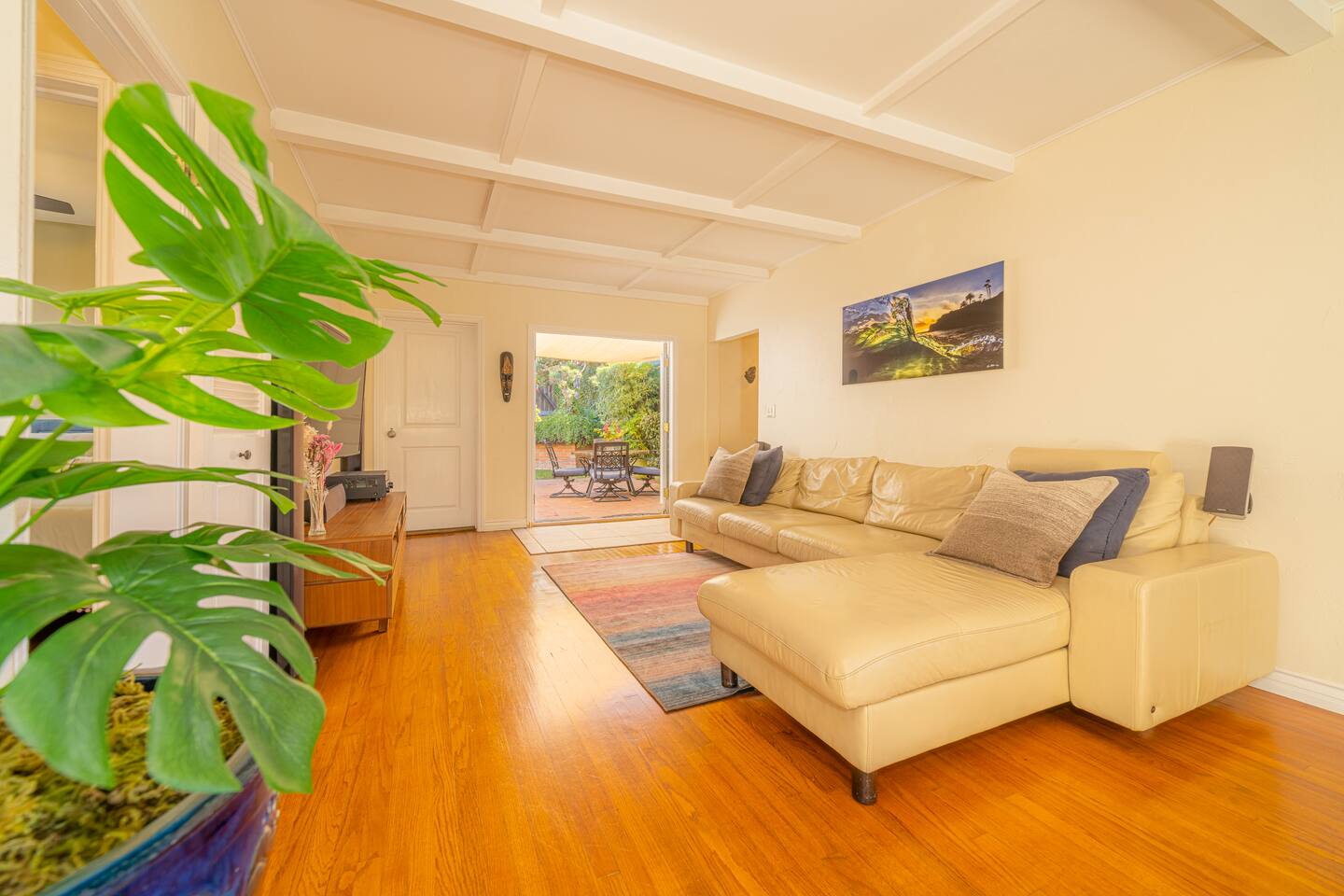 Walk to Sail Bay w Priv Yard, BBQ, Bikes & Parking