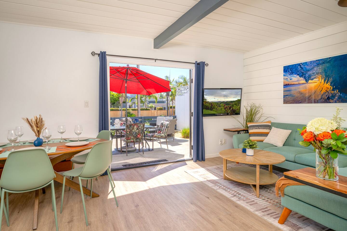 Near Bay w/ BBQ, Deck, A/C, Bikes - Min to Beach!