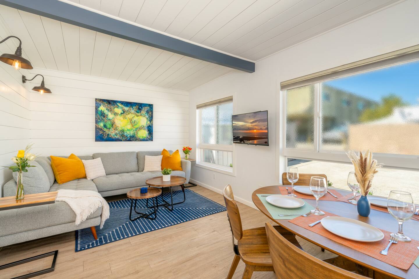 Near Bay w/ A/C, Bikes, Parking - Mins to Beach!