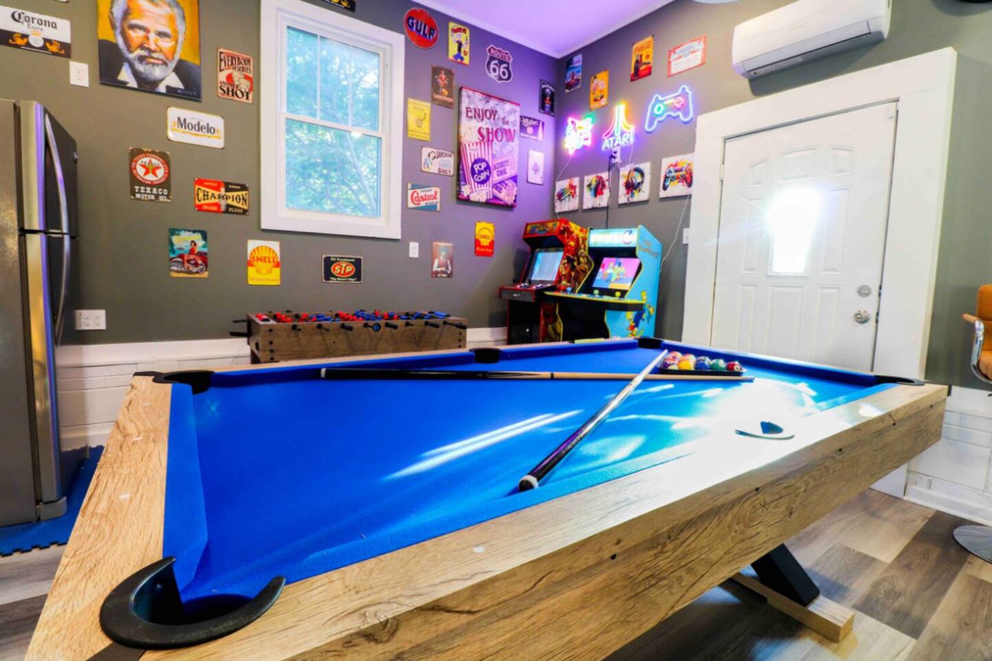 Close to Coliseum & Aquatic Center; Fun Hangout!