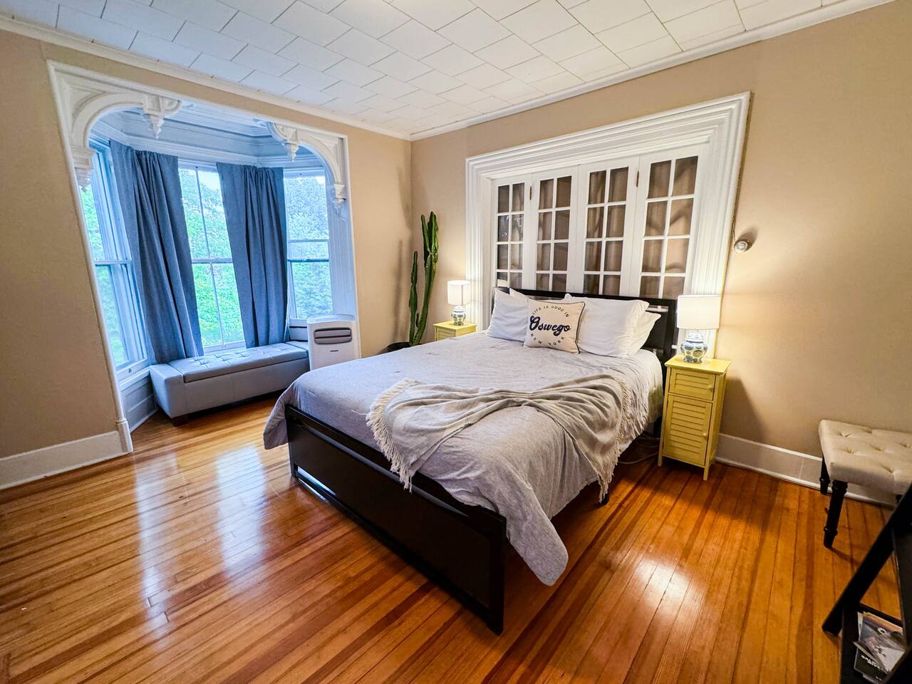 Historic downtown Oswego 3 bdrm Apt. near it all!