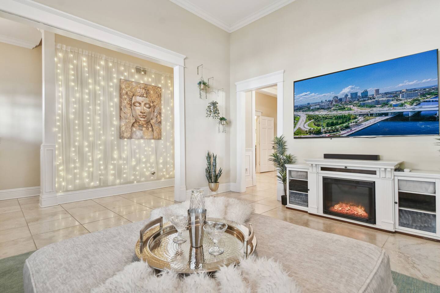 Spacious Hyde Park | Townhouse + Private Apartment