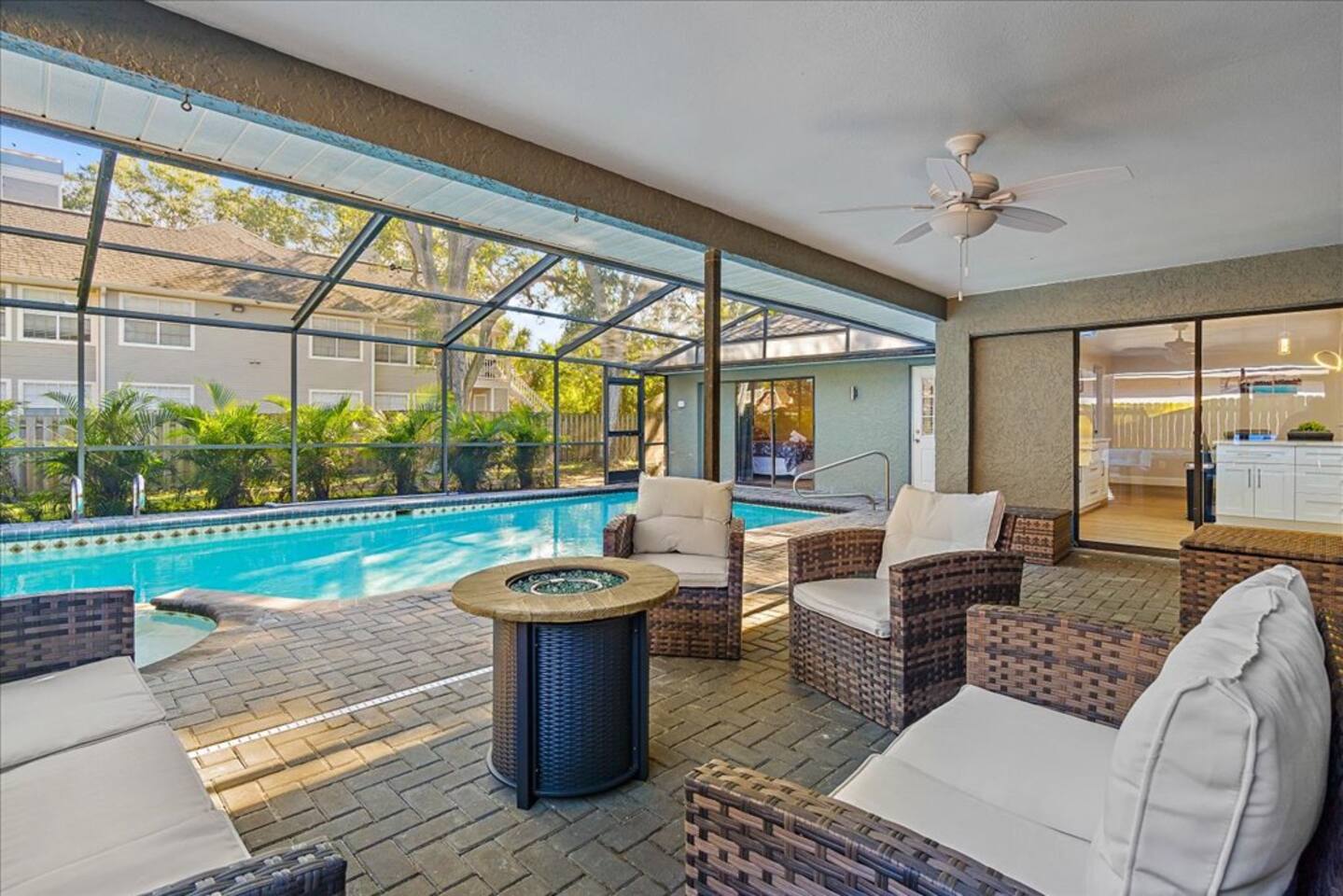 FREE Heated Pool & Spa l Book your Winter Vacation