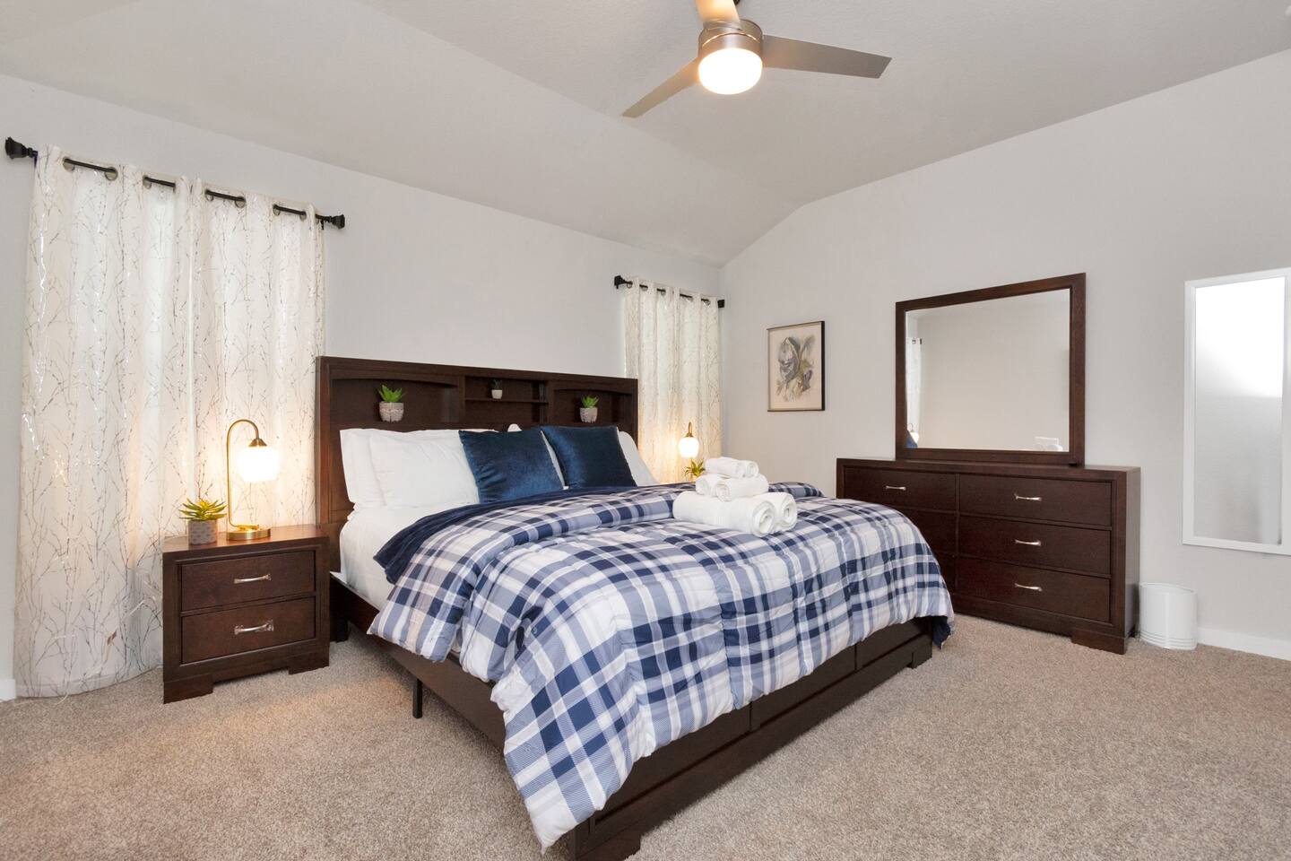 Rammies Home W/Pool Access - Holiday Home