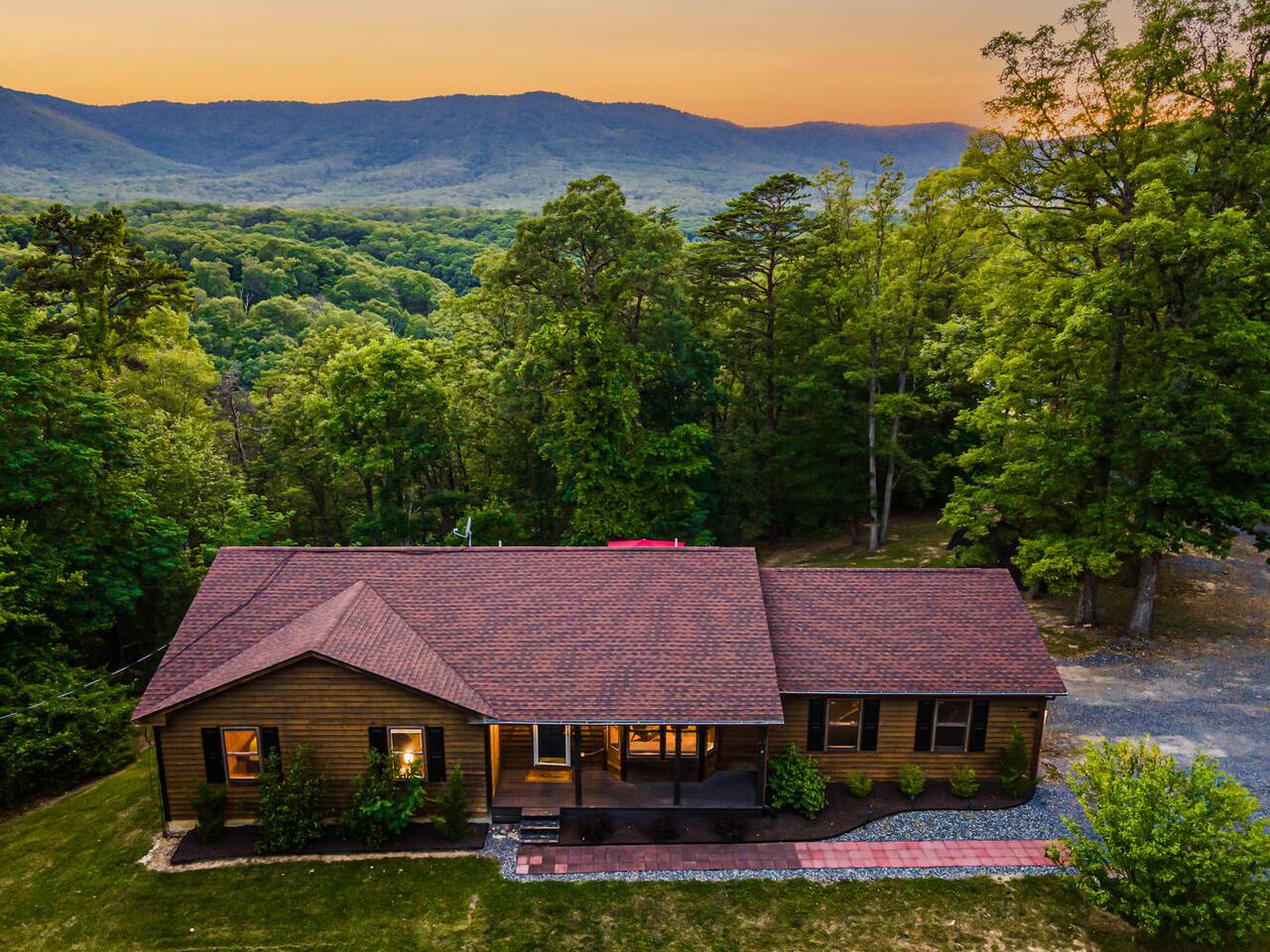 Mountain Escape with Game Room and Hot Tub!