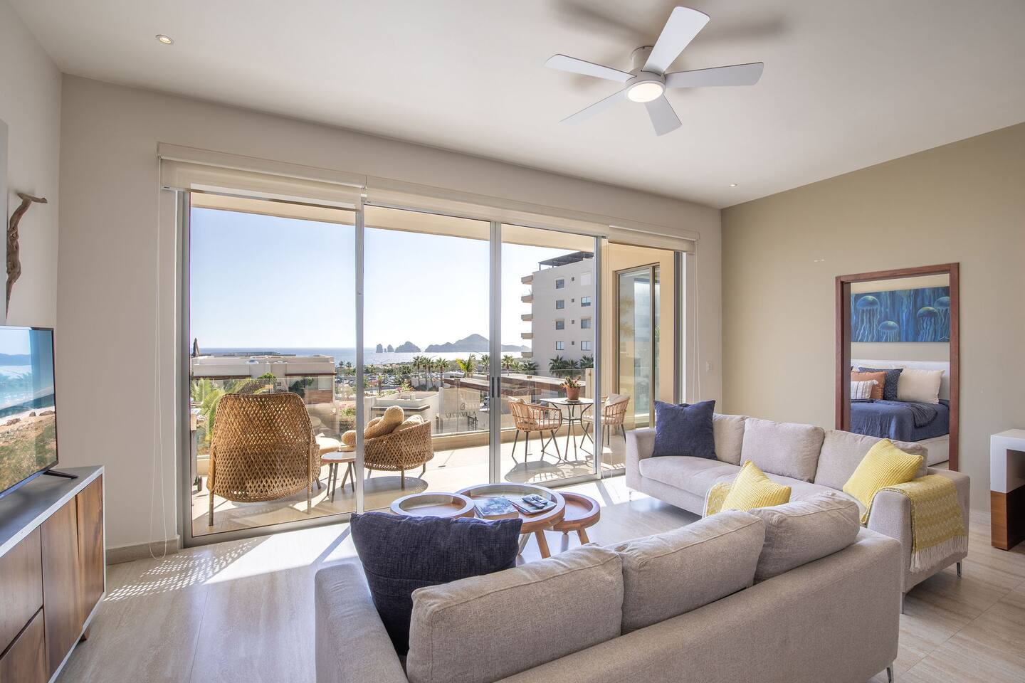 Luxury Condo • Ocean View & Pool near Beach