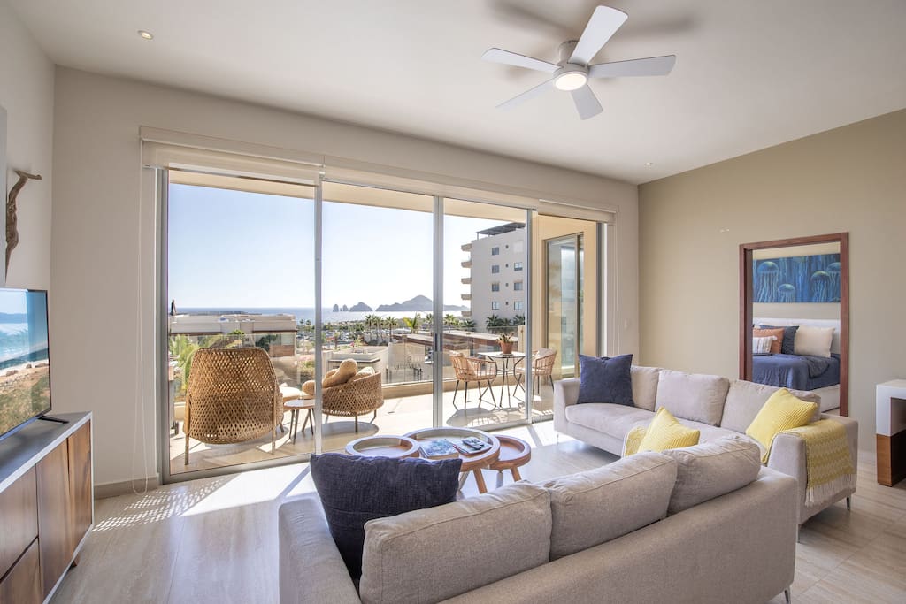 Luxury Condo • Ocean View & Pool near Beach