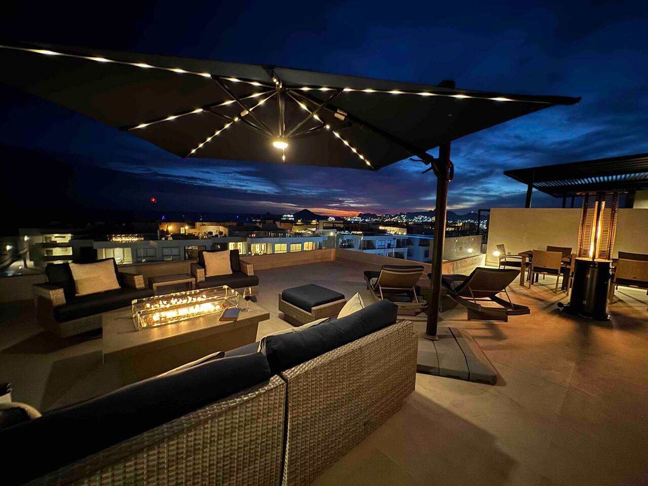 Stunning Ocean view 3bd private rooftop Penthouse