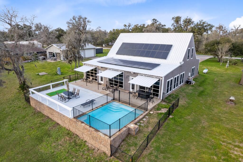 The San Bernard River House
