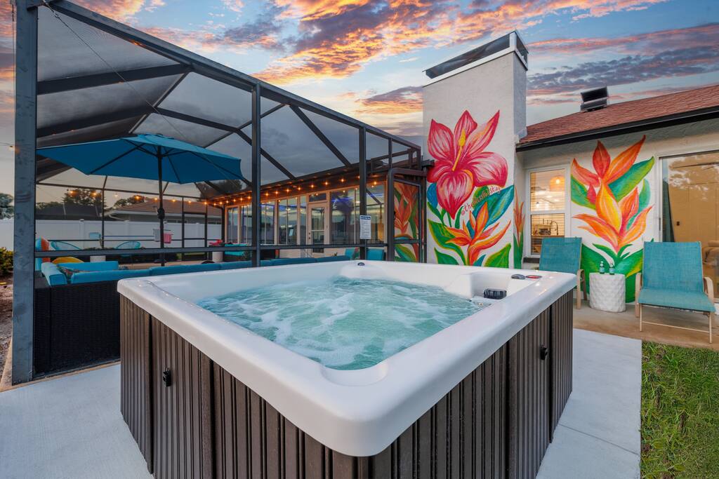 Hot Tub, Htd Pool, Fire Pit, Games, EV chargr FUN!