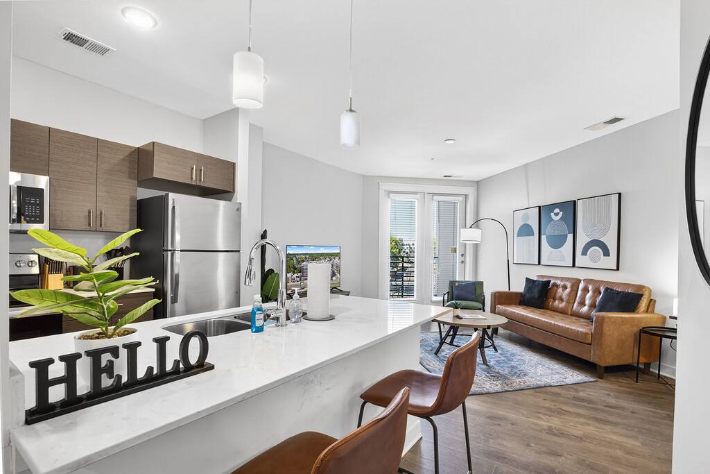 Hoosier Hospitality: Chic Getaway 1 Br w/ Parking